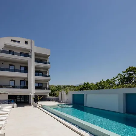 Aurora 4*